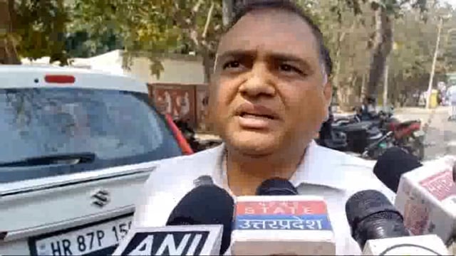 मथुरा एसएसपी आवास के बाहर खड़ी कार से चार लाख रुपए की भरी अटैची चोरी