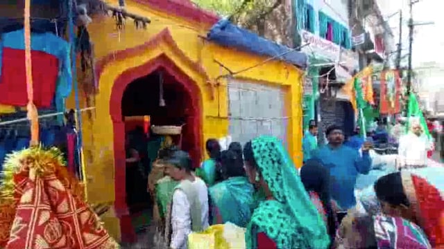 हेमंत सोरेन की रिहाई के लिए महिला मोर्चा ने सितला मंदिर में पूजा अर्चना की 
