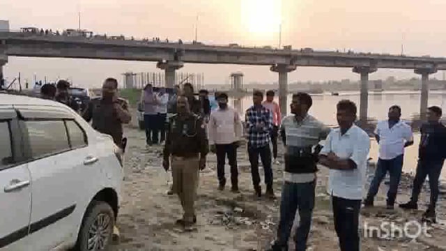 यमुना के कैसी घाट से लापता हुए ग्राम प्रधान का सब पानी गांव पुल की समीप यमुना किनारे पर मिला