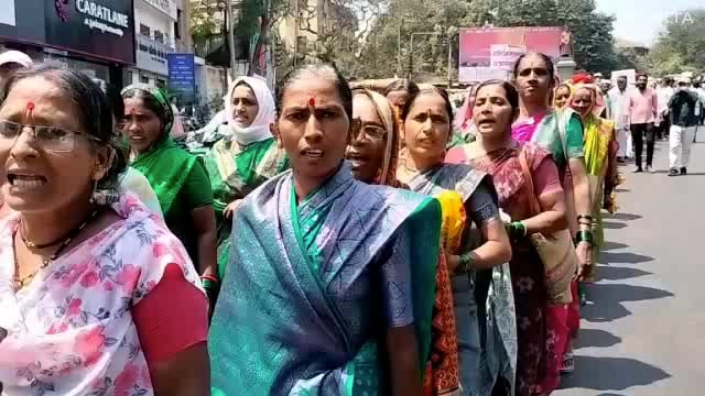 कोल्हापूर मे किसानों की ओर से गोवा नागपूर शक्तिपीठ हायवे के खिलाफ जिल्हा कलेक्टर कार्यालय पर मार्च निकाला
