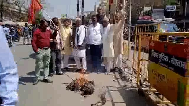 सासाराम में भाकपा माले ने गृहमंत्री का किया पुतला दहन 