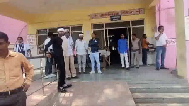 मथुरा थाना कोतवाली के स्वामी घाट पर शादी समारोह के दौरान वर वधू पक्ष में हुई मारपीट 8 घायल अस्पताल में भर्ती