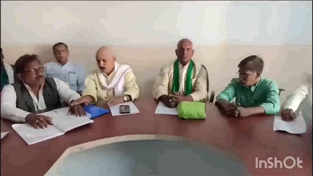 नगर थाना क्षेत्र के b.ed कॉलेज परिसर में राजद पार्टी कार्यकर्ताओं की अहम बैठक आयोजित।