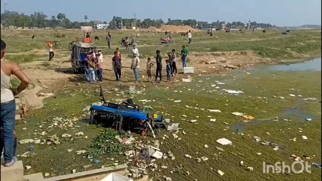 लखीसराय क्यूल अस्थाई मार्ग पर ई रिक्शा पलटी कोई हताहत नहीं।