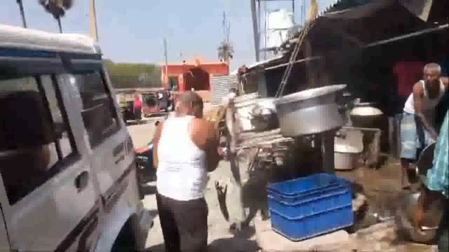 शहर के बस स्टैंड पर जमीन कब्जा करने को लेकर महिलाओं ने थाने में दिया आवेदन दुकान में तोड़फोड़ का वीडियो हुआ वायरल