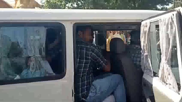 ब्रेकिंग.
विकास भवन में डी डी ओ ऑफिस में तैनात नाजिर को एंटी करप्शन ₹10000 रिश्वत लेते किया गिरफ्तार
विकास भवन में तैनात वीरेंद्र सिंह चौहान को जिला अस्पताल के गेट पर रिश्वत लेते हुए एंटी करप्शन टीम ने रंगे हाथ किया गिरफ्तार
कोतवाली अकबरपुर में गिरफ्तार कर अग्रिम कार्यवाही की प्रक्रिया एंटी करप्शन द्वारा कराया जा रहा है।