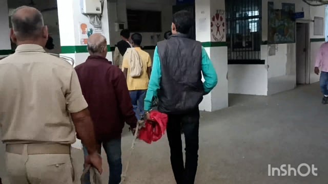 लखीसराय उत्पाद विभाग की टीम ने गिरफ्तार चार शराब कारोबारी को सदर अस्पताल में मेडिकल जांच बाद भेजा जेल।