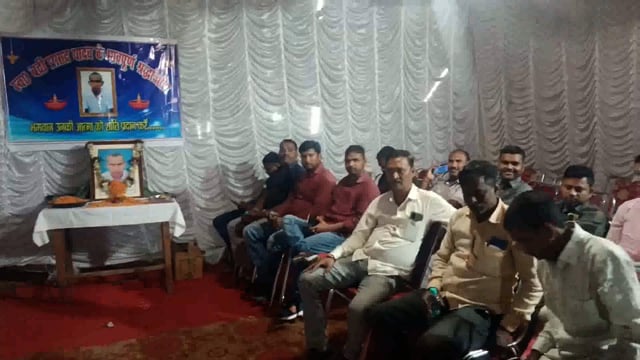  दिवंगत बद्री प्र0यादव के श्राद्धक्रम में दर्जनों जनप्रतिनिधि पहुंच दिवंगत के तैलचित्र पर पुष्प अर्पित कर दी श्रद्धांजली