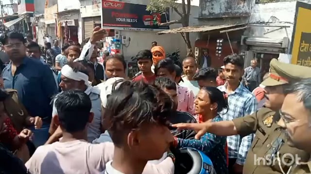 आगरा सेवला चौराहा नाली की साफ सफाई को लेकर दो गुटों मैं हुआ खूनी संघर्ष