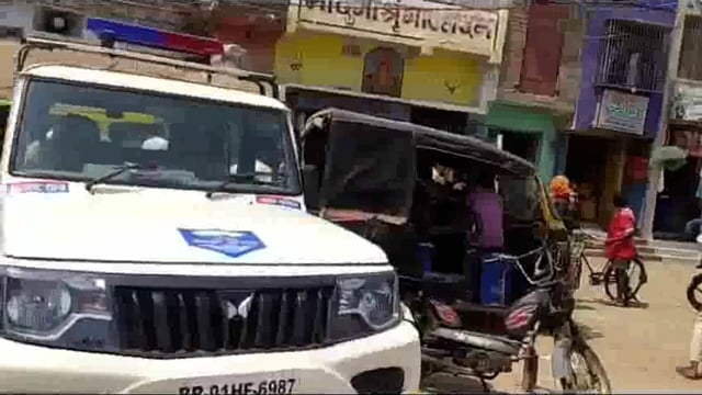 दिनदहाड़े बाराहाट के एक ज्वेलरी दुकान से अपराधियों ने हथियार की नोक पर लाखों के चांदी ले उड़े