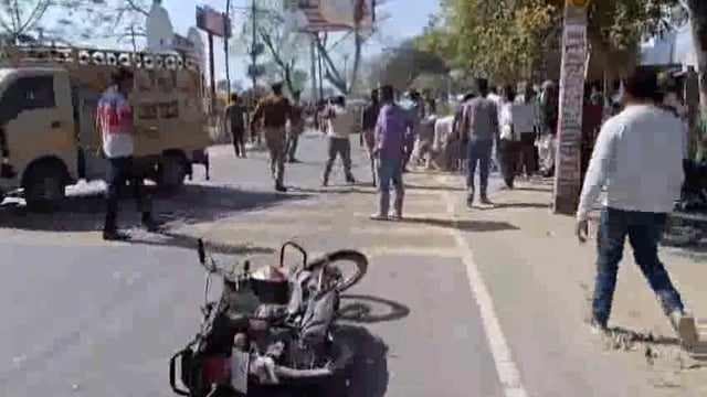 तरबगंज कर्नलगंज मार्ग पर कार व बाइक में आमने-सामने की टक्कर बुजुर्ग का पैर टूटा