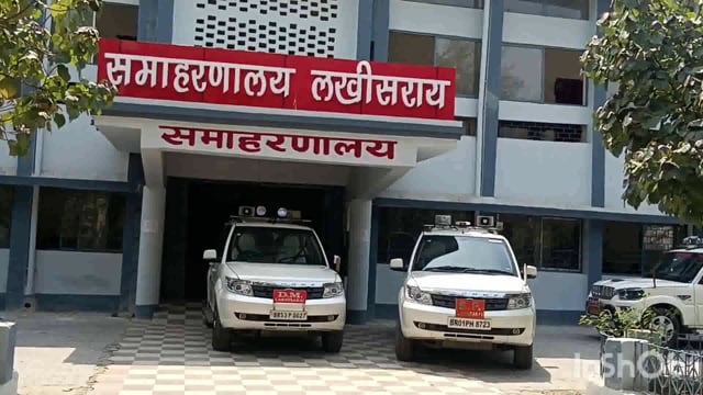 जिला मुख्यालय मंत्रणा कक्ष के सभागार में लोकसभा चुनाव को लेकर डीएम की अध्यक्षता में राजनीतिक पार्टी की बैठक आयोजित।