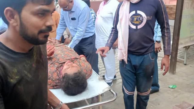 बरसाना होली में लड्डू लूटने के दौरान हुआ हादसा कई महिला पुरुष श्रद्धालु सहित सुरक्षा में तैनात पुलिसकर्मी घायल