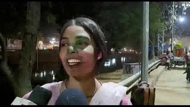 बरसाना लड्डू होली एवं रंगों उत्सव की मची धूम देश-विदेश के श्रद्धालुओं ने लिया बरसाने में आनंद