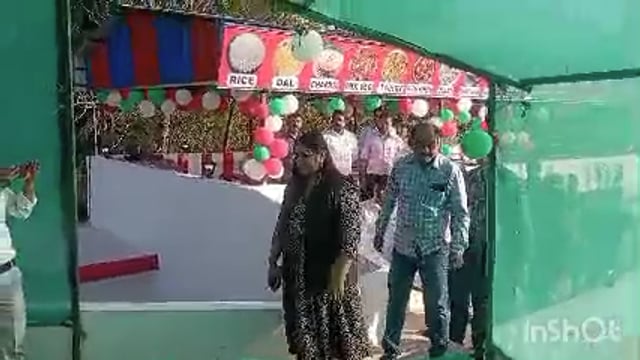 भीखमपुरवा प्राथमिक विद्यालय में किचन गार्डन, किचन शेड व स्मार्ट क्लास का डीएम गोंडा ने किया अवलोकन 