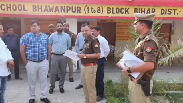 जिलाधिकारी प्रतापगढ़ संजीव रंजन व पुलिस अधीक्षक सतपाल अंतिल के साथ CDO नवनीत सेहरा ने आगामी लोकसभा चुनाव को लेकर बिहार  