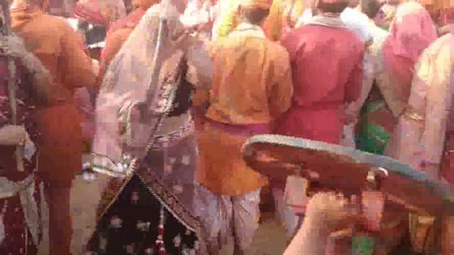 मथुरा: नंदगांव की लठामार होली में बरसाने के हुरियारों पर बरसाईं प्रेम पगी लाठियां, आन्नदित हुए श्रदाध्लु।