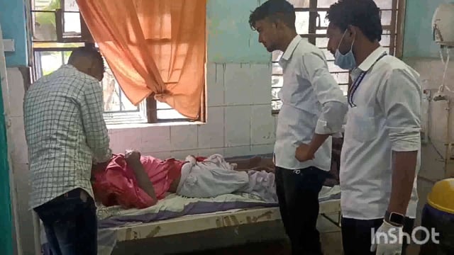 जिले के शांभो गांव में अज्ञात वाहन की टक्कर से वृद्ध हुए जख्मी सदर अस्पताल में किया जा रहा उपचार।