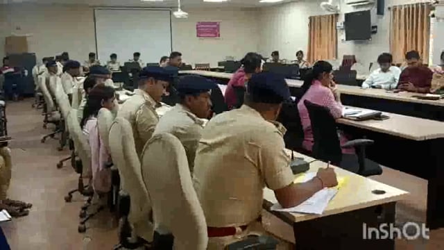 जिला मुख्यालय मंत्रणा कक्ष के सभागार में डीएम एसपी की संयुक्त अध्यक्षता में समीक्षात्मक बैठक आयोजित।