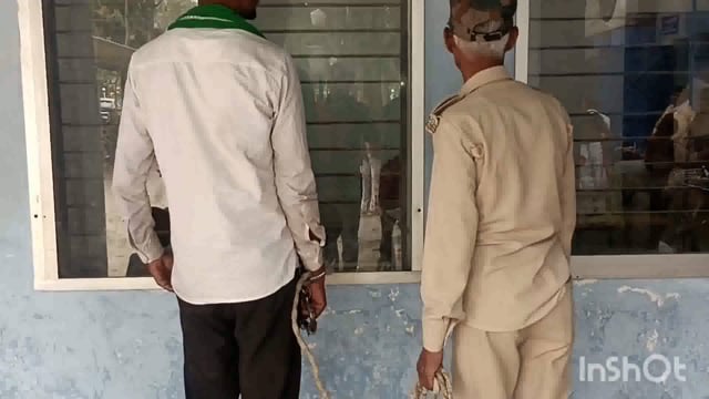 जिले के पीरी बाजार पुलिस ने गिरफ्तार शराब कारोबारी को सदर अस्पताल में मेडिकल जांच बाद भेजा जेल।