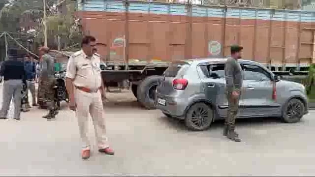 अमरपुर थाना गेट के सामने पुलिस ने चलाया वाहन जांच अभियान वाहन चालकों में मचा हड़कंप 