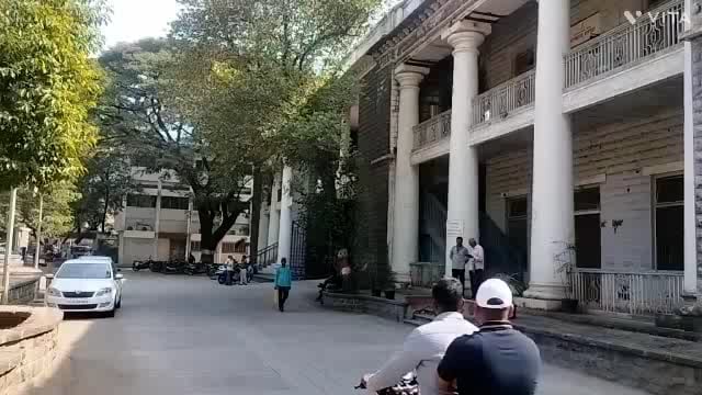 कोल्हापूर के आर डी सी 15 साल से कोल्हापूर में एक ही जगही पर काम कर रहे है नियमोके अनुसार 3साल के बाद तबादला क्यो नही