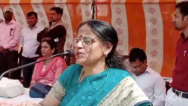 डॉ मीनाक्षी बाजपेई प्राचार्या ने दो दिवसीय खेलकूद प्रतियोगिता की जानकारी दी