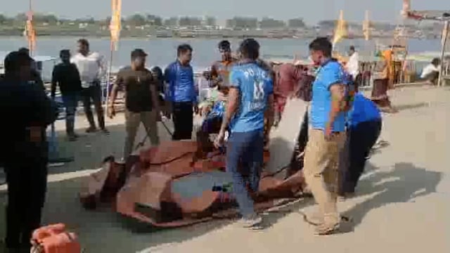 रंग भरनी एकादशी पर 4 श्रद्धालु यमुना नदी में डुबे एक को बचाया एक का शव मिला दो लापता गोताखोर तलाश में जुटे