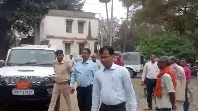 लोकसभा चुनाव को लेकर अमरपुर प्रखंड मुख्यालय में अपर समाहर्ता ने सेक्टर अधिकारियों के साथ की बैठक