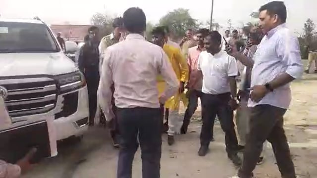 कुंडा विधानसभा क्षेत्र में आयोजित विभिन्न कार्यक्रमों में सम्मिलित होने पहुंचे जनसत्ता दल के राष्ट्रीय अध्यक्ष राजा भैया