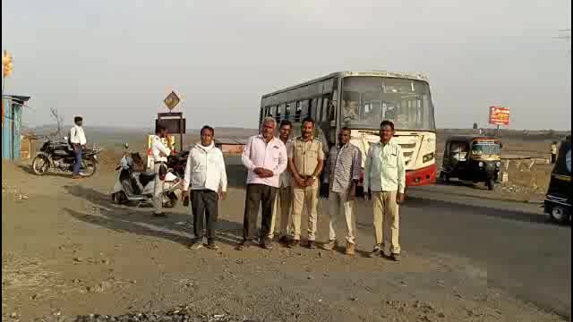 शिरोळ येथील कर्नाटक सीमेवर उदगीर पोलिसांचा खडा पहारा