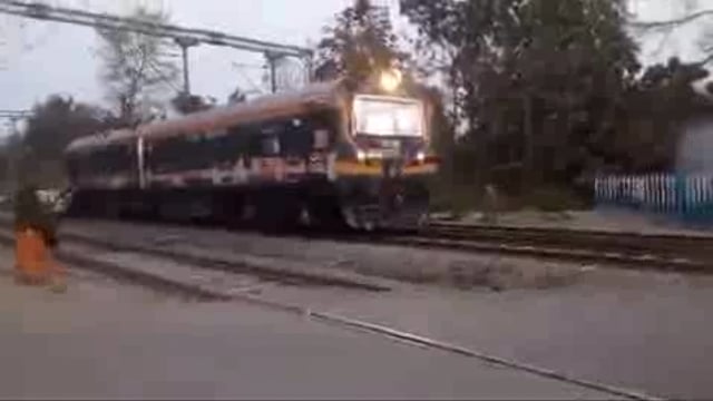 train ke engine Mein Dhakka lagane ka video viral Amethi Kshetra Sultanpur