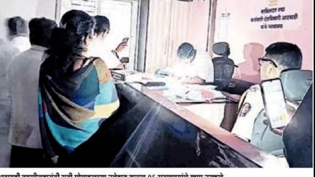 मोबाईल टॉर्चच्या उजेडात तहसीलदारांचे काम; अर्धवट पत्रकारांची चमकोगिरी 