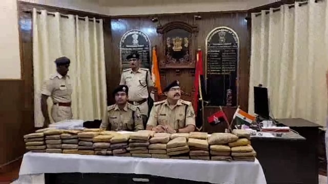 #Motihari में चालिस करोड़ के चरस के साथ तीन तस्कर गिरफ्तार, मलेशिया तक जुड़े हैं तार