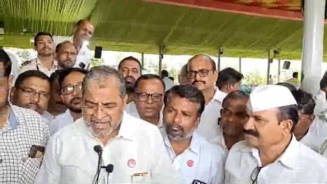 महाराष्ट्रातील राजकारणाचा दर्जा खालावलेला आहे राजू शेट्टी