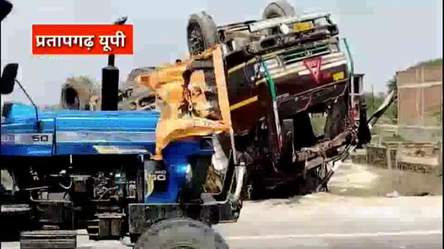 प्रतापगढ़ आवारा पशु को बचाने के चक्कर में अनियंत्रित होकर पलट गया ट्रक