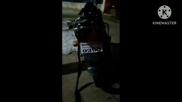 पुलिस ने 98 लीटर महुआ शराब के साथ एक बाइक को किया जप्त, कारोबारी फरार