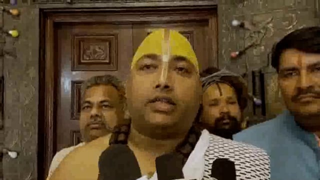 वृंदावन ओमेक्स सिटी में हुयी शराब पार्टी व बारवाला डांस को लेकर संत व विश्व हिंदू परिषद ने त्वरित कार्यवाही की मांग की