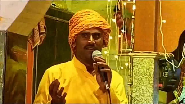 मथुरा के फालैन गांव में होलिका के धधकते अंगारों के मध्य से निकला मोनू पंडा होने लगी चारों तरफ जय जयकार