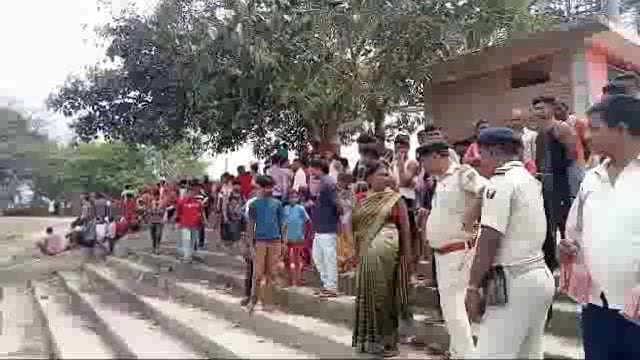 शहर स्थित चंसार पोखर में एक युवक की डूब कर हुई मृत्यु स्थानीय ग्रामीणों की मदद से शव को पोखर से निकाला गया बाहर