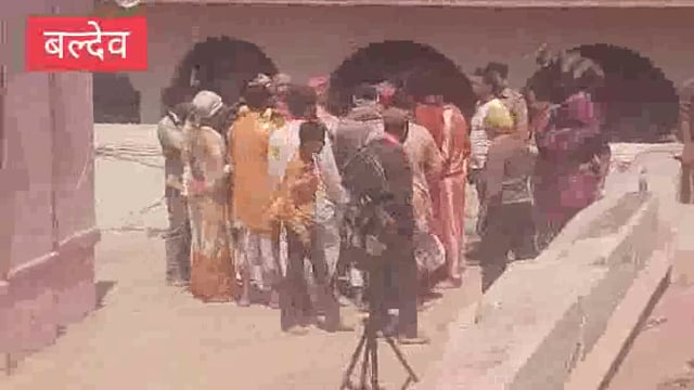 दाऊजी के विश्व प्रसिद्ध हुरंगे का हुआ भव्य आयोजन न्यायिक, प्रश्नासनिक,पुलिस अधकीरी लिया हुरंगे का आनंद देखिये मुख्य अंश 