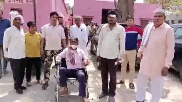 बाद से ड्यूटी कर घर आ रहे ओमवीर के साथ दबंगों ने की मारपीट