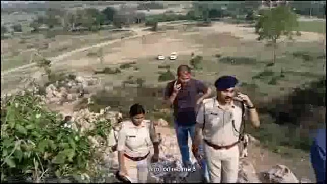 ज्यैष्ठगौर नाथ स्थित घोंघा बियर के समीप पहाड़ी पर अर्धनग्न अवस्था में मिला एक युवती का शव