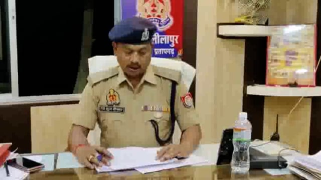 एसबीआई बीएम पर खाता धारकों ने धोखाधड़ी का लगाया आरोप,बीएम निलम्बित हुआ, बैंक जांच पड़ताल में जुटी
सीओ राम सूरत सोनकर की बाइट