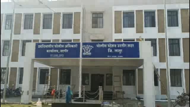 बस्थानक येथून अल्पवयीन मुलींचे अपहरण,शहर पोलीस ठाण्यात गुन्हा दाखल