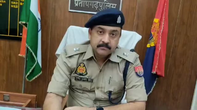 फर्नीचर व्यवसाई नईम की हत्या का मास्टरमाइंड कल्लू डॉन गिरोह सरगना २५ हज़ार इनामिया मुख्य आरोपी गिरफ्तार
एएसपी दुर्गेश सिंह की बाइट