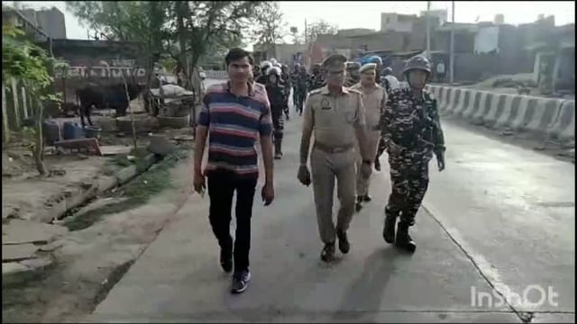 थाना मगोर्रा के अंतर्गत आने वाले गांव रसूलपुर में आगामी चुनाव को लेकर फ्लाइंग मार्च निकालागया