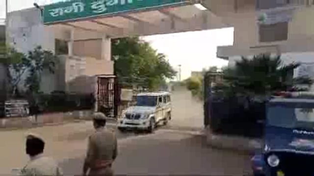 400 kilometer ke safar mein 26 gadiyan ka kafila Mukhtar Ansari shav ke sath ja raha hai do ambulance Aur Do Brij popoli