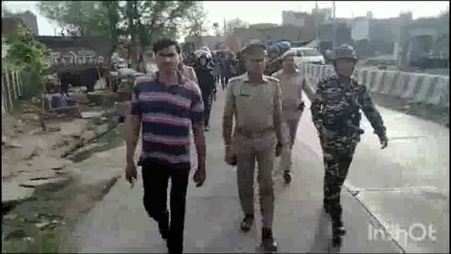 थाना मगोर्रा गांव रसूलपुर में आगामी चुनाव को लेकर फ्लाइंग मार्च निकालागया 