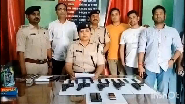 जिले के बाराहाट लिलावरण के पास वाहन चेकिंग दौरान दो पिकप से देशी पिस्टल के साथ दो तस्कर गिरफ्तार